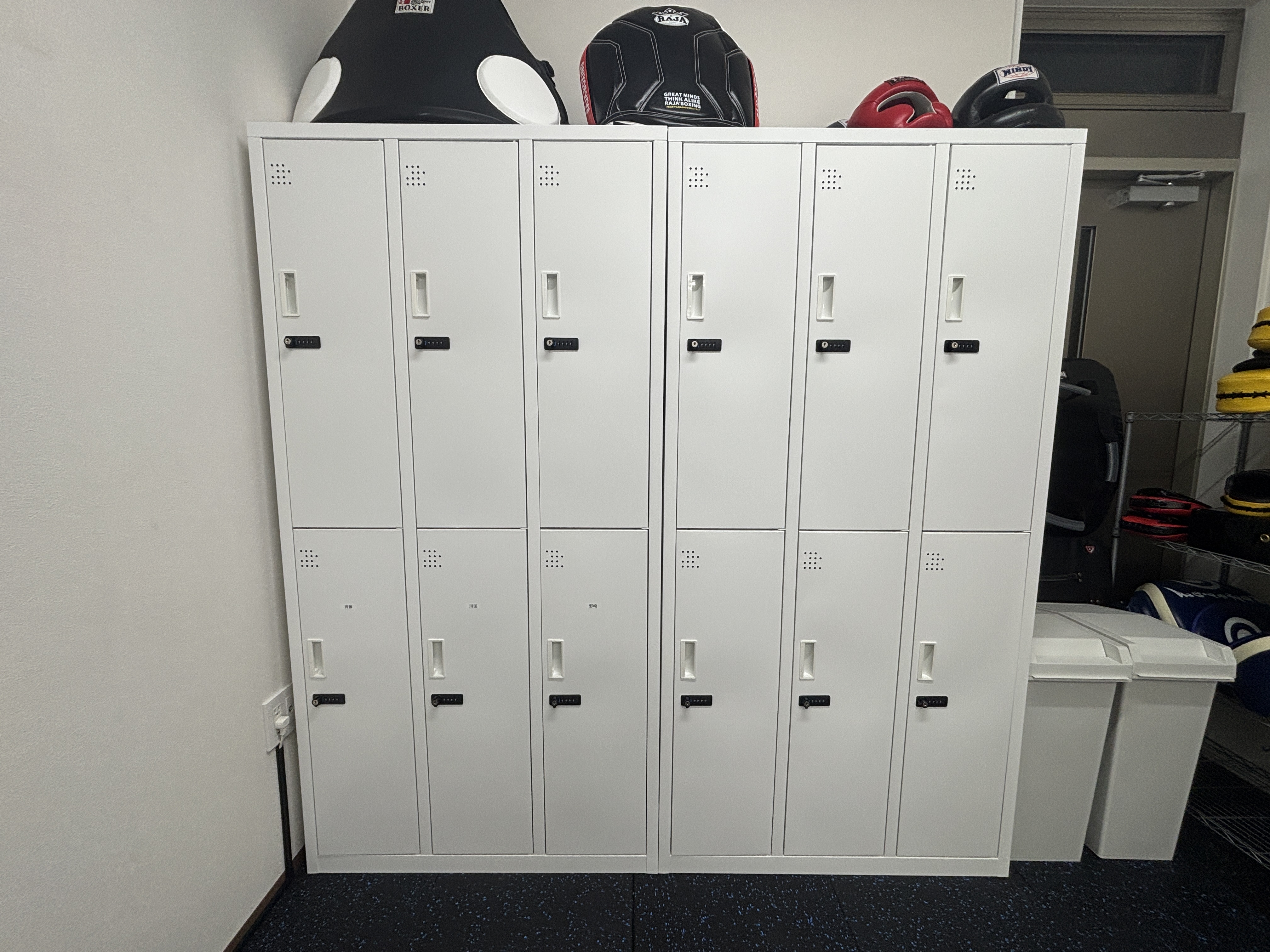 鍵付きロッカー